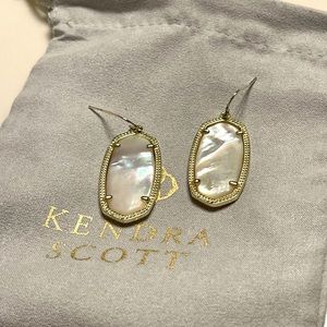 Kendra Scott Elle earrings | ivory mother of pearl